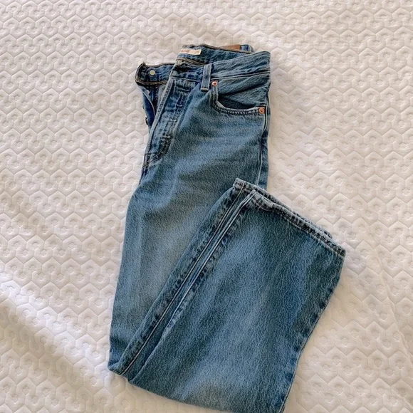 Levi’s Ribcage Straight Jeans - Picture 3 of 8